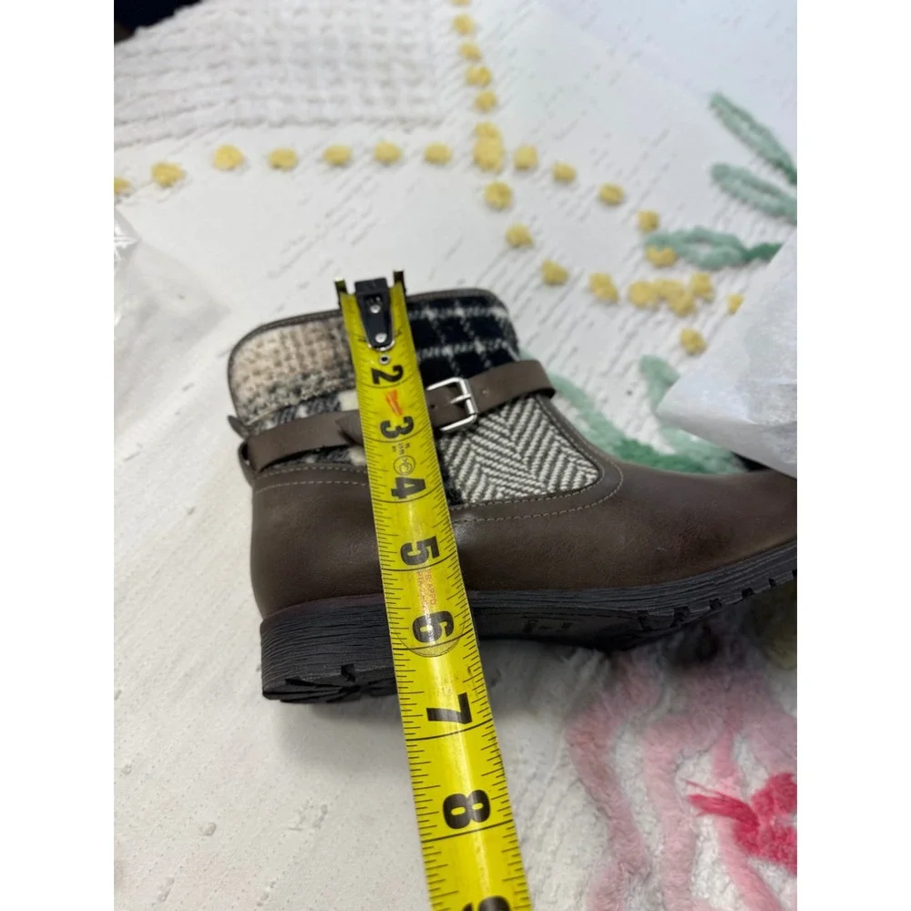 Rock‎ & Candy by Zigi Talita Brown Plaid Ankle Boots Buckle Strap Size 6.5 NEW